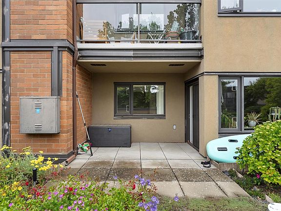 4th image of 103 Gorge Rd E #104