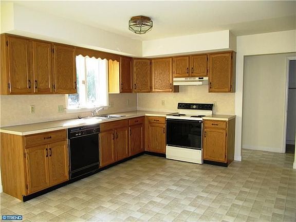 5th image of 344 Saddlebrook Dr