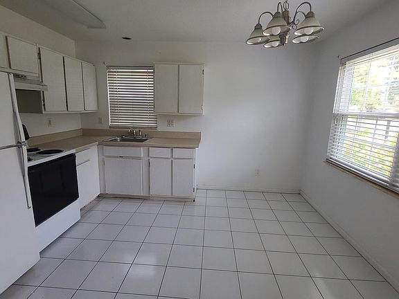 4th image of 840 Center Ave APT 101
