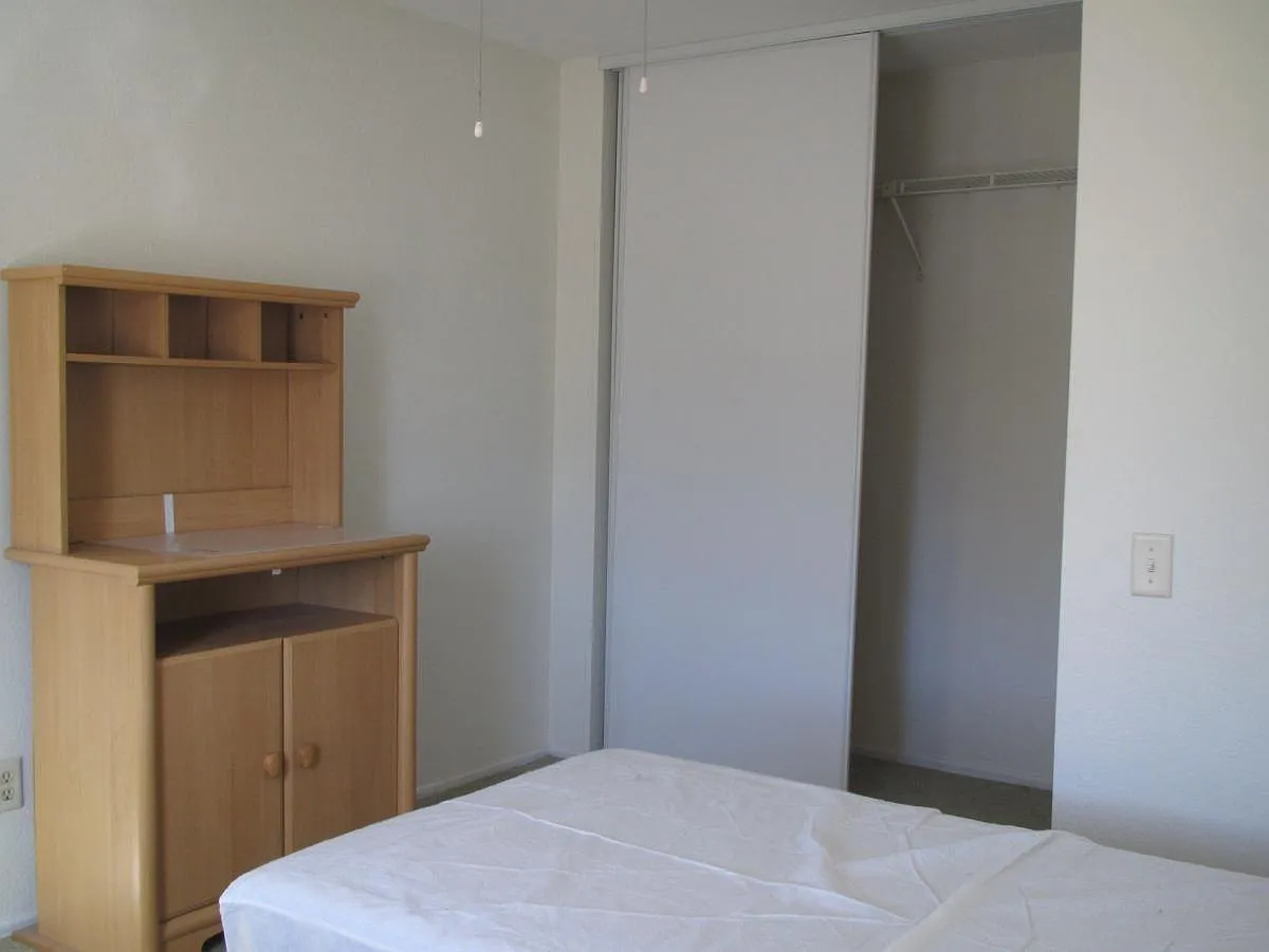 1 bed, 1.5 bath, 180 sqft, $850 — Photo 3
