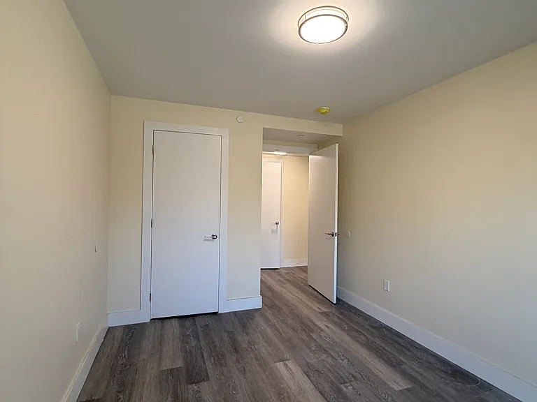 2512 Bronx Park E #B — Photo 11