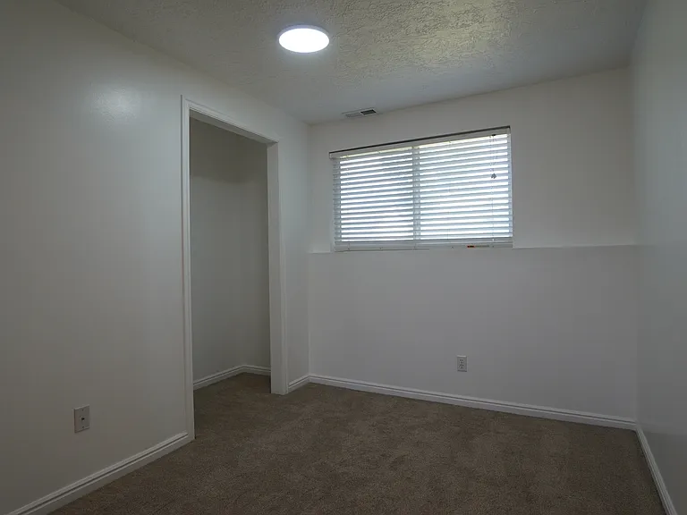 473 W 2500 S — Photo 21