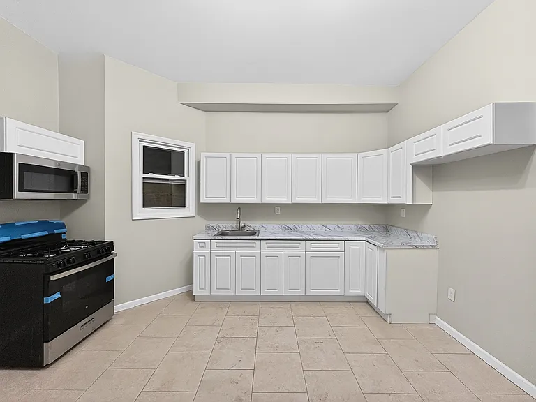 826 S 15th St — Photo 19