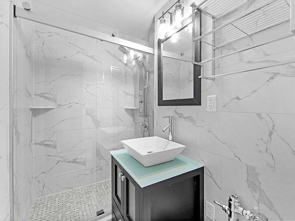 1st image of 225 E 46th St APT 1J