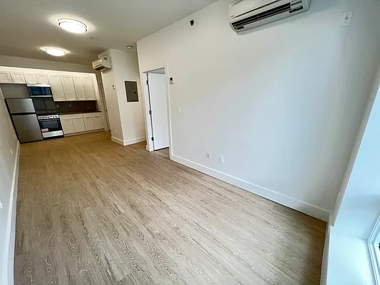 Rented by Tapiro Realty | media 13
