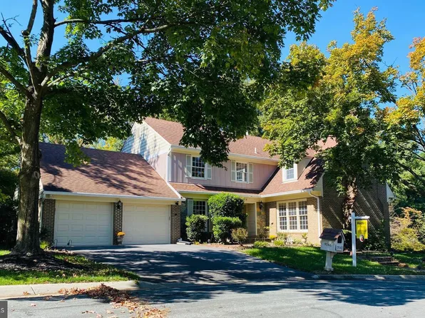9548 Fox Hollow Dr, Rockville, MD 20854