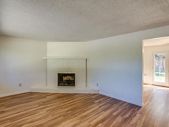4th image of 141 20th St NE