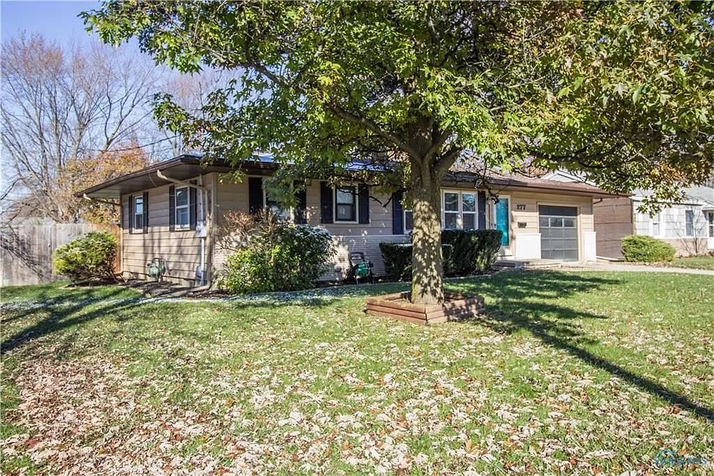 277 Margaret Pl photo 1