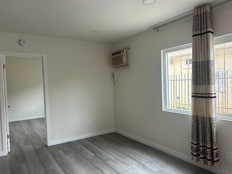 212 N Baltimore Ave #B — Photo 4
