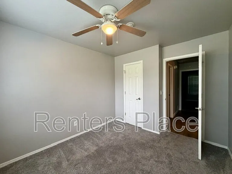 312 W Sycamore St — Photo 11