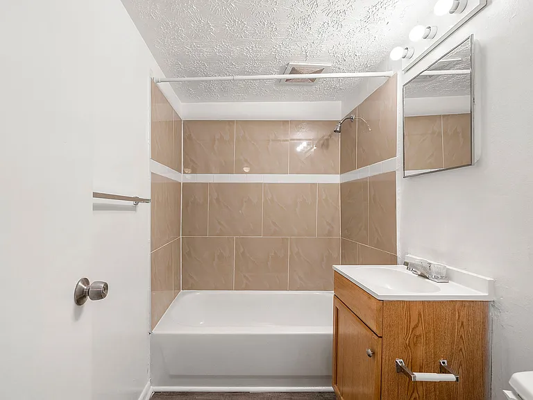 Balfour Forest Apartments — Photo 16