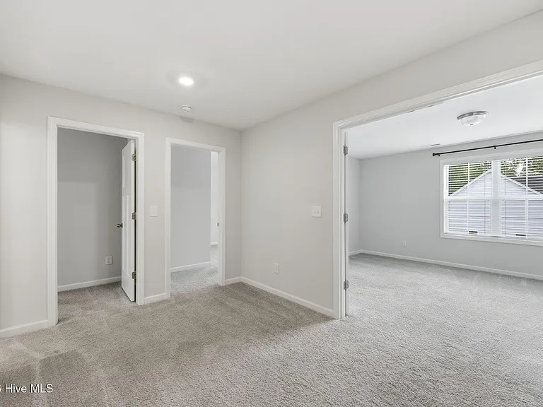 105 Village Dr — Photo 33