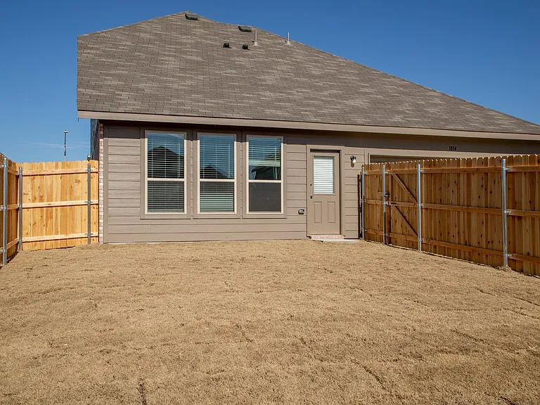 1814 Cross Oaks Dr — Photo 5