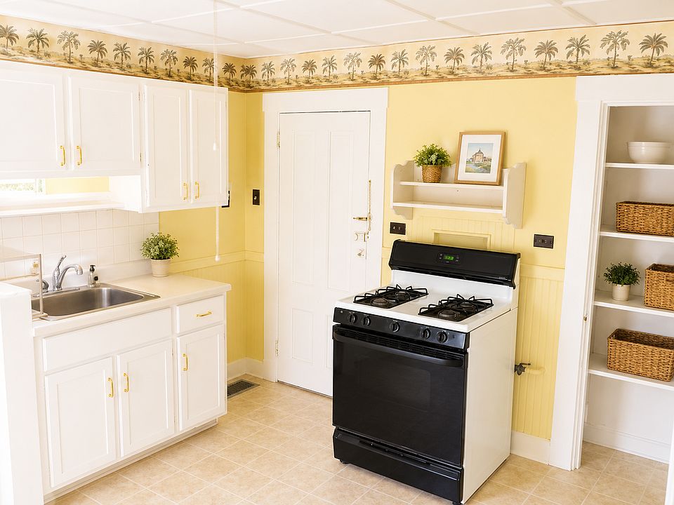 1st image of 8 Richardson St APT 3