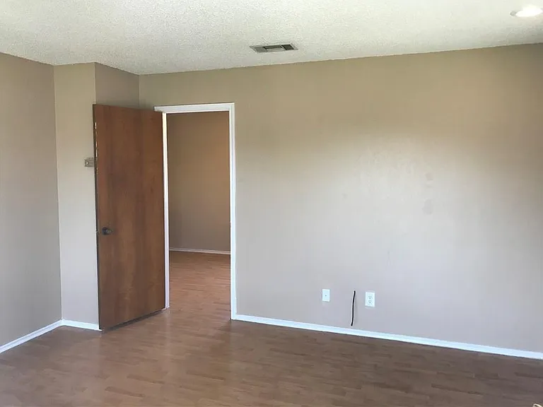 1638 Post Rd #B — Photo 2