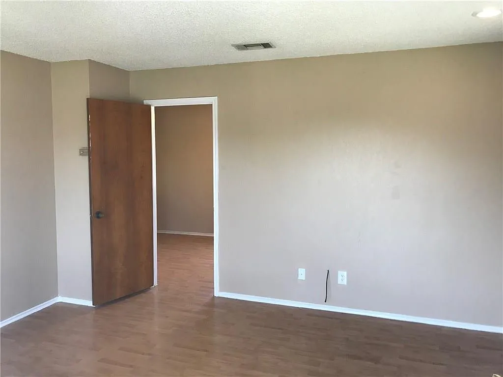 Building Photo - 1638 Post Rd #B