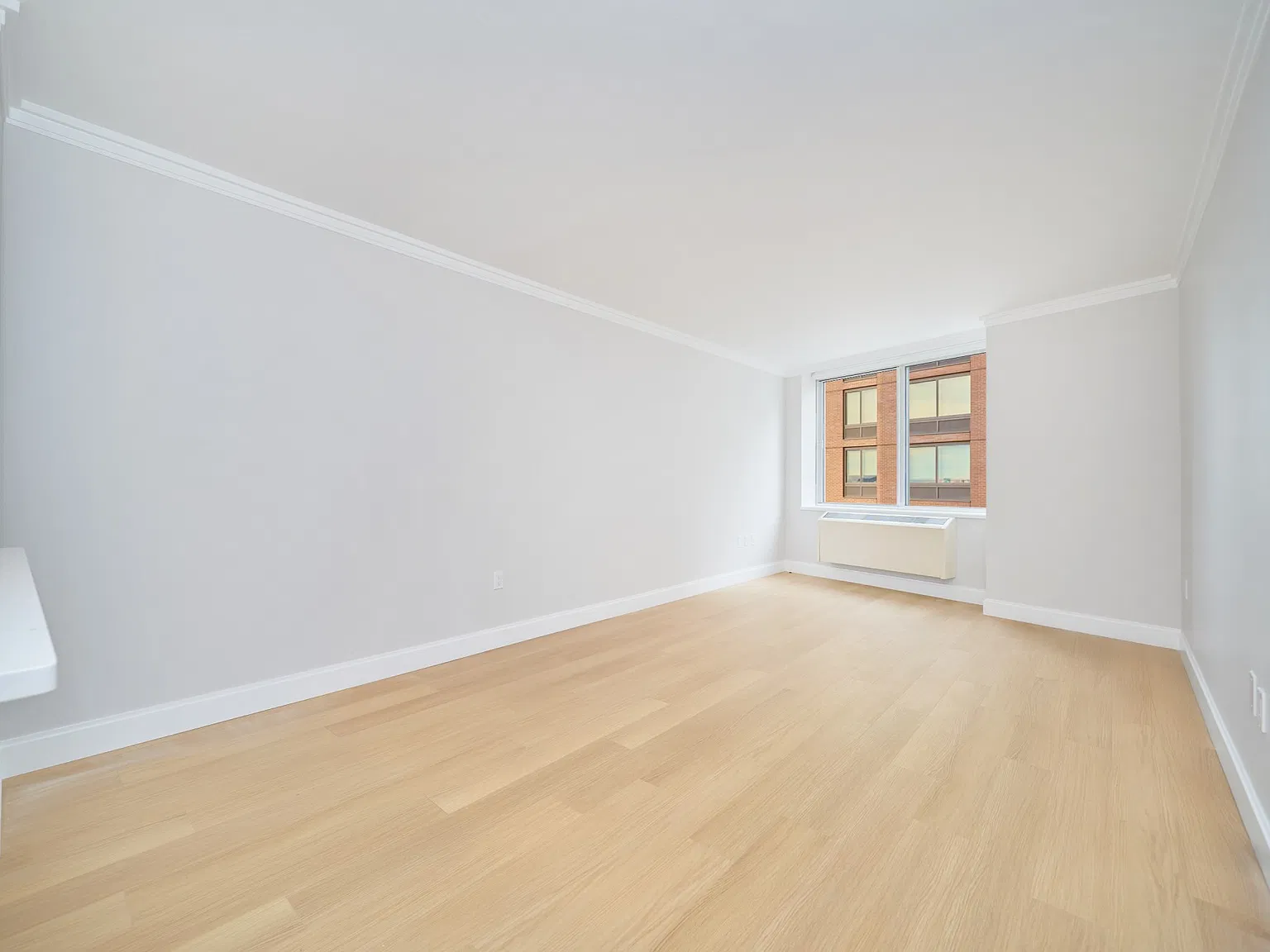 160 Riverside Boulevard — Photo 2