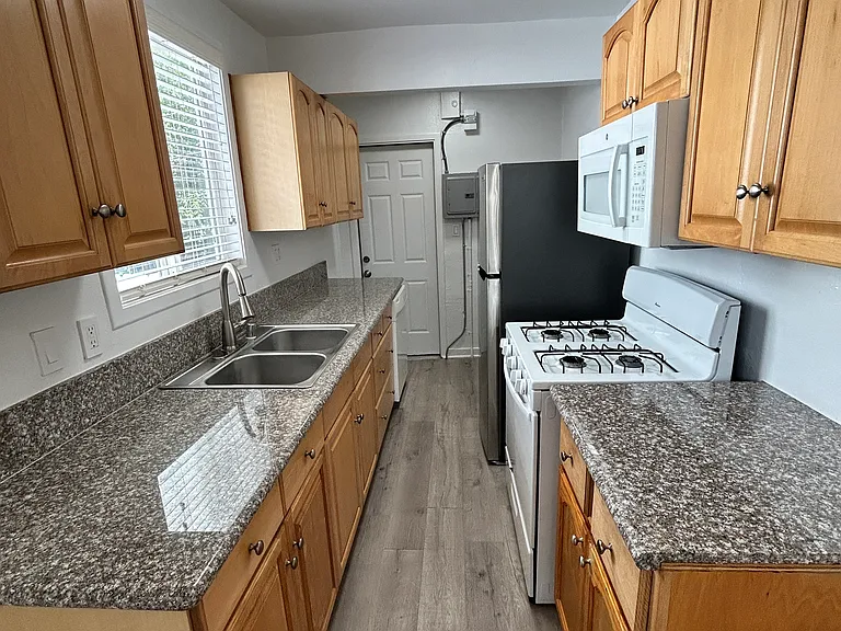 1695 Summit Ave #1695 — Photo 8