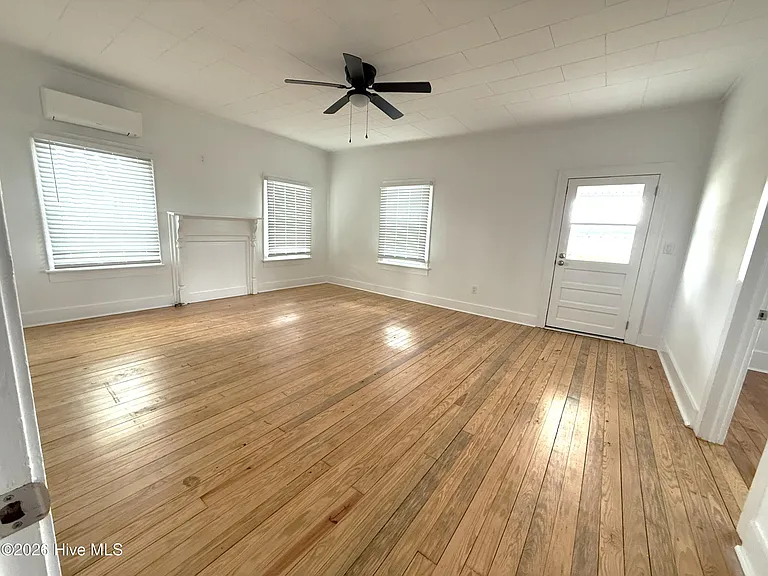 1300 Worthington Rd — Photo 7