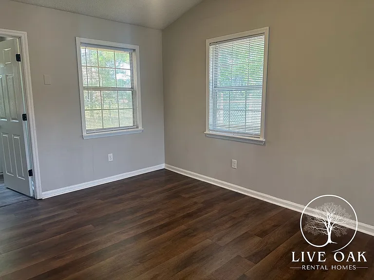 997 Ridgeland Dr — Photo 4