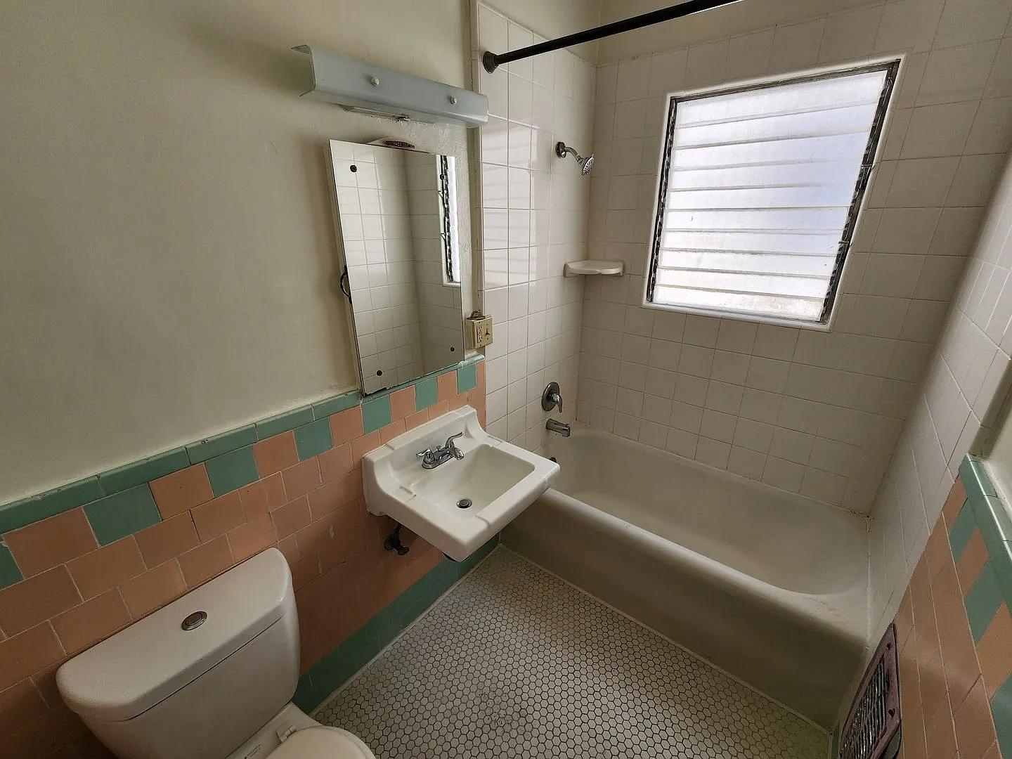 422 N. Hayworth Ave. — Photo 4