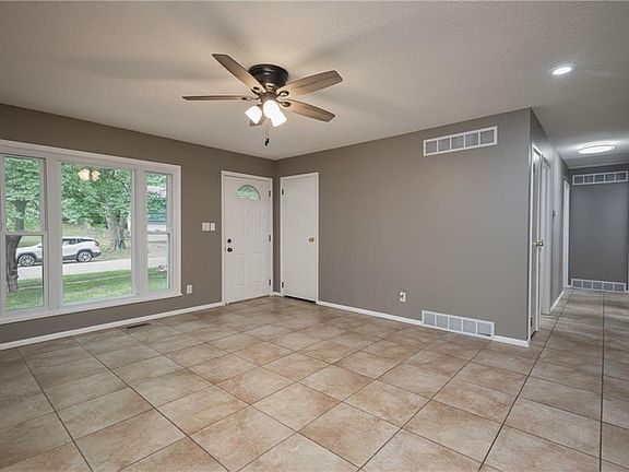 4th image of 2105 Calumet Dr