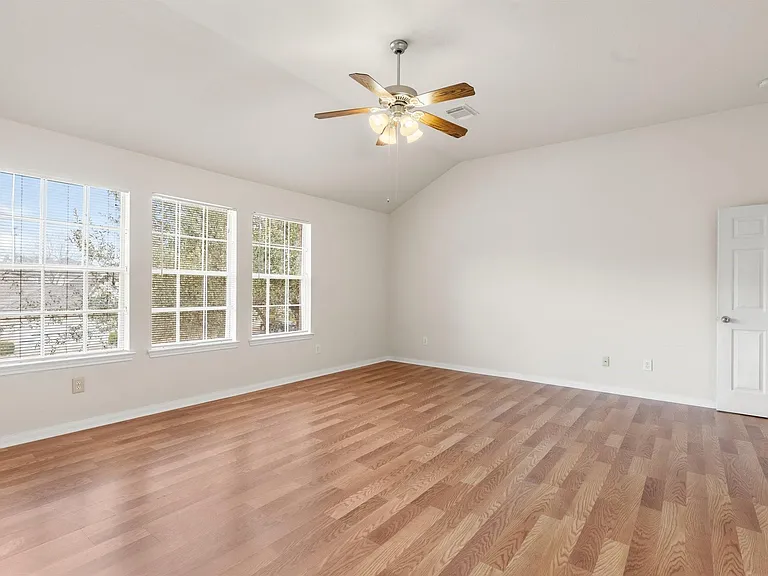 3111 Holly Ranch Dr — Photo 32