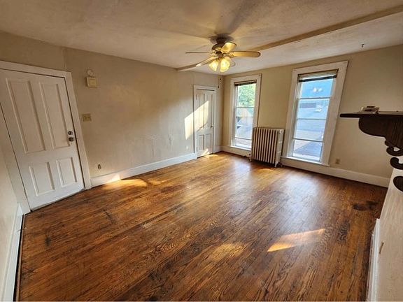 2nd image of 655 E 7th St Floor 2