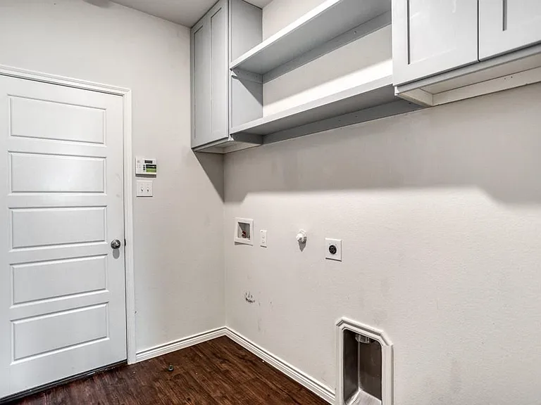 3204 Brazos Dr — Photo 10