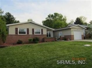 1312 Shelley Dr, Vandalia, IL 62471
