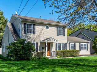 7 Village Rd, Pompton Plains, NJ 07444