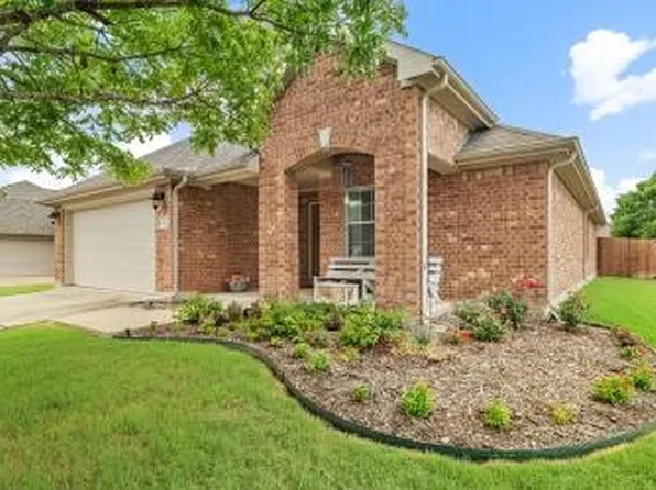 202 Lawson Farms Dr, Midlothian, TX 76065