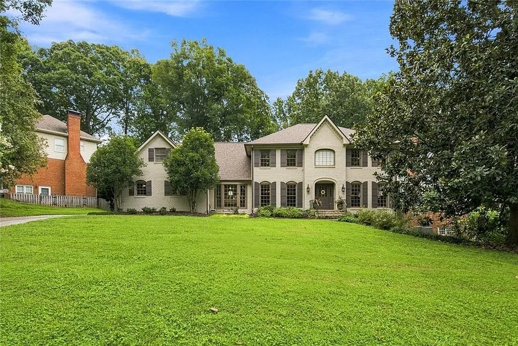 4 bed, 5.0 bath, 4639 sqft, $7,000 — Photo 2