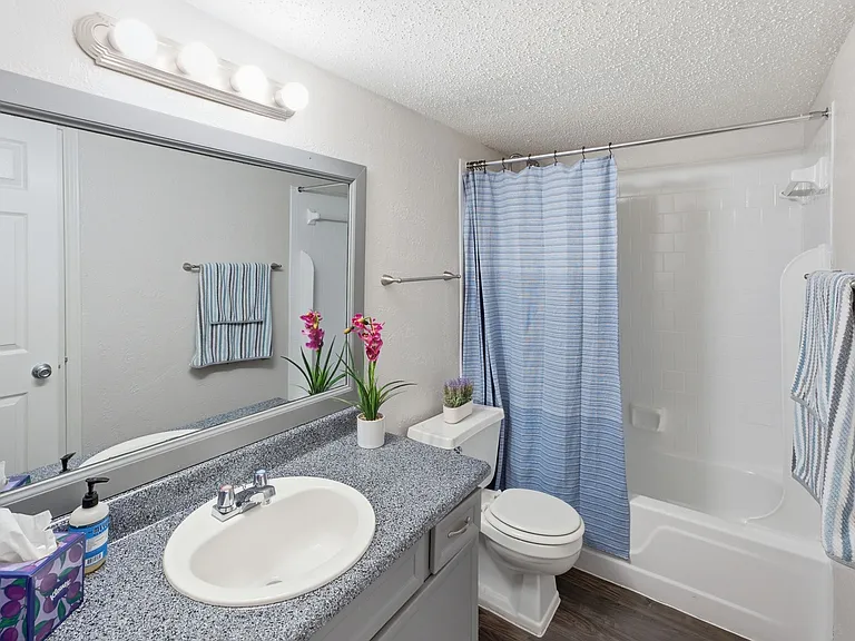 Le Montreaux Apartments — Photo 41