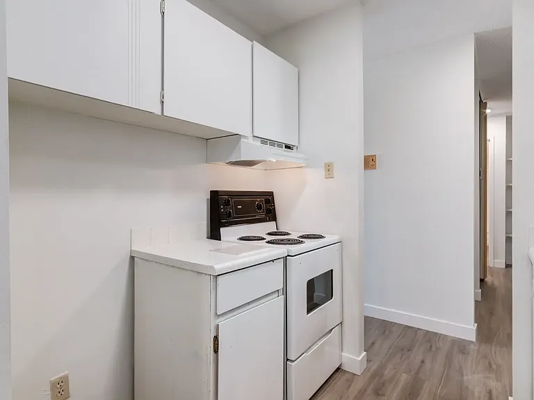 115 25th Ave SW #403 — Photo 27