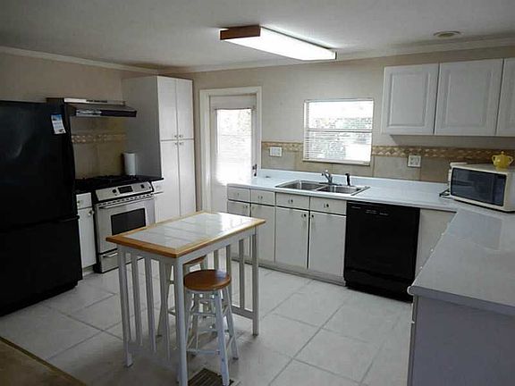5th image of 2690 E Marina Dr
