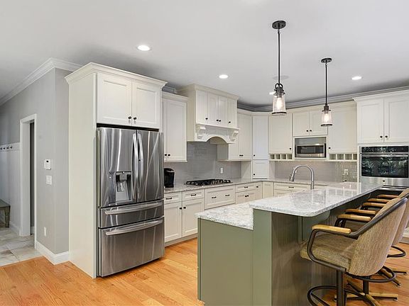 5th image of 17 Lincoln Meadows Dr