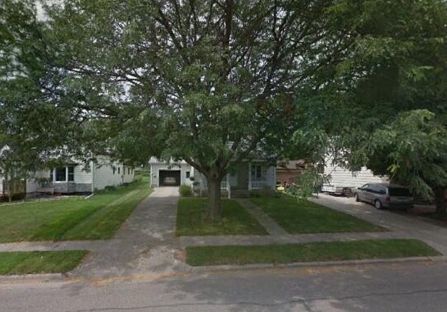 206 Main St South, Winthrop: Front View