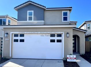 1526 Woodhill Ln, Clovis, CA 93619
