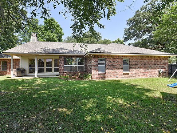 4th image of 302 Teakwood Dr