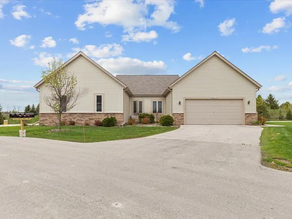 W206N16170 Stonebrook DRIVE #12, Jackson, WI 53037
