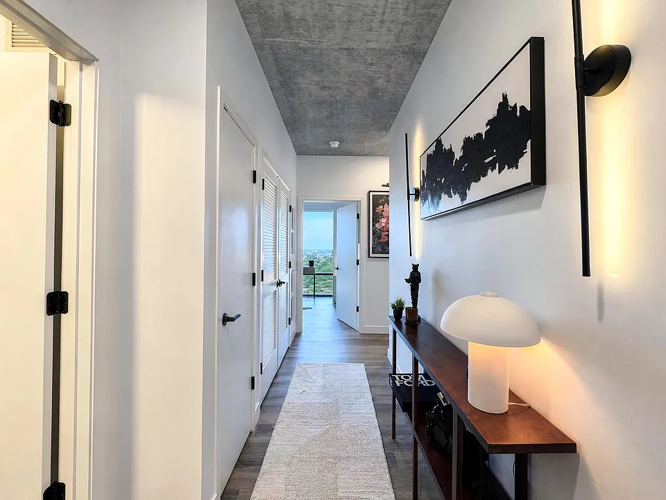 1032 W Leland Ave #905