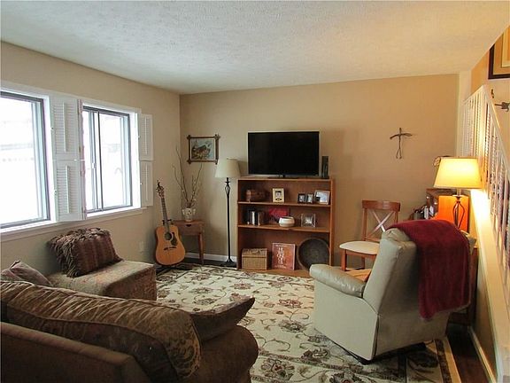 4th image of 118 Camberley Pl