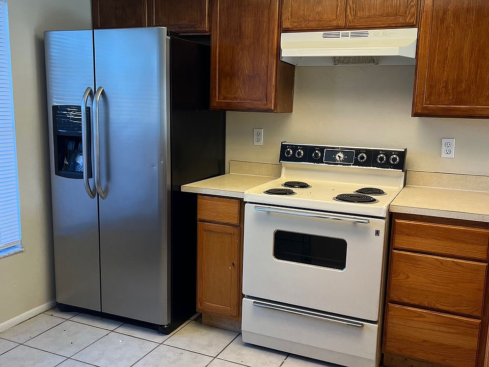 1st image of 631 SE 13th Ave #A2