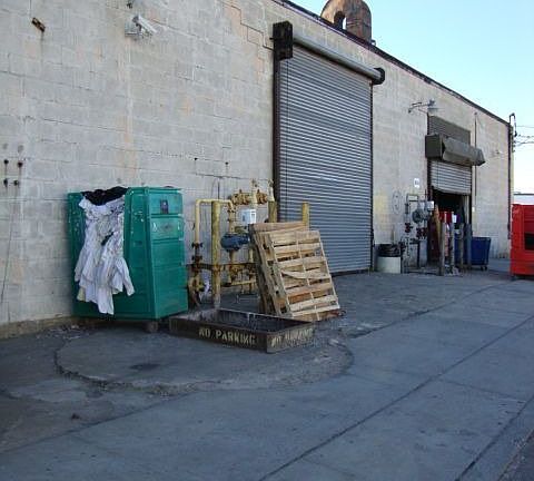 2nd image of 850 N Queens Ave
