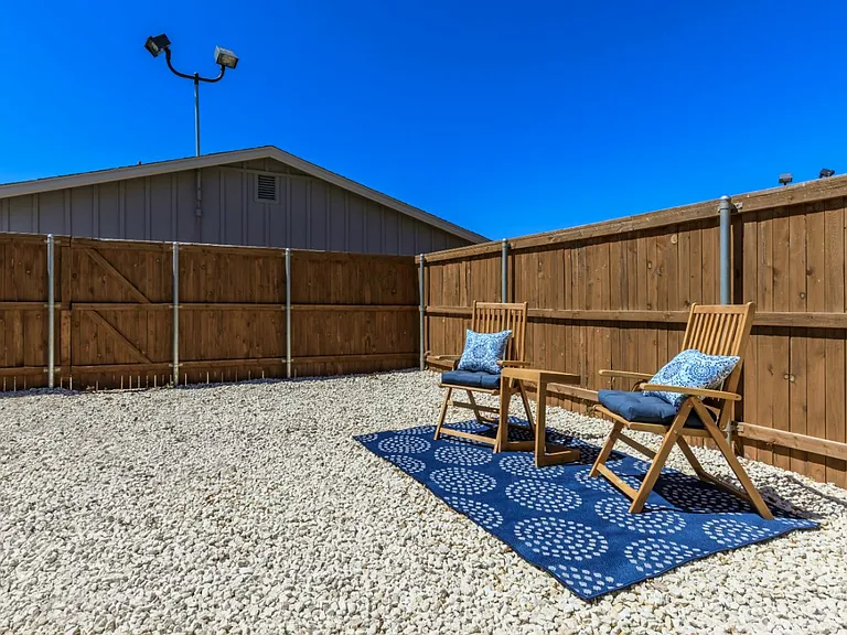 Oak Creek Apartments — Photo 21