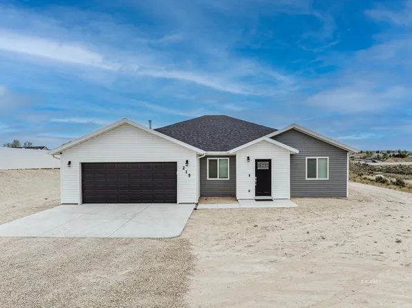 215 Spring Creek Pkwy, Spring Creek, NV 89815