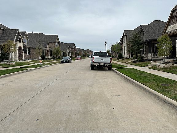 4th image of 2033 Miramar Dr
