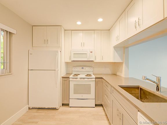 3rd image of 7830 Camino Real #K-210
