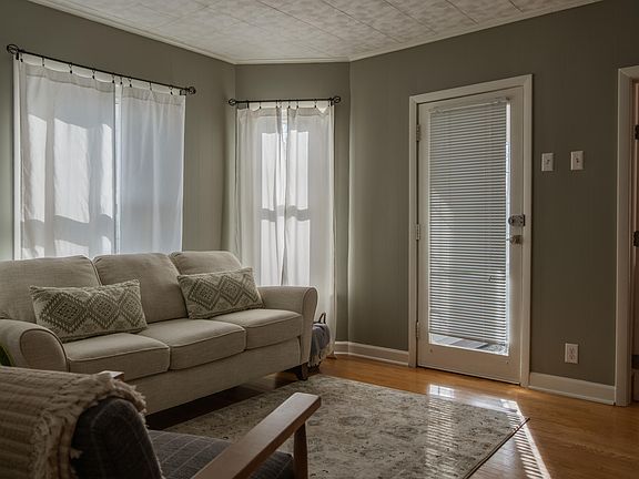 4th image of 251 Washington Blvd